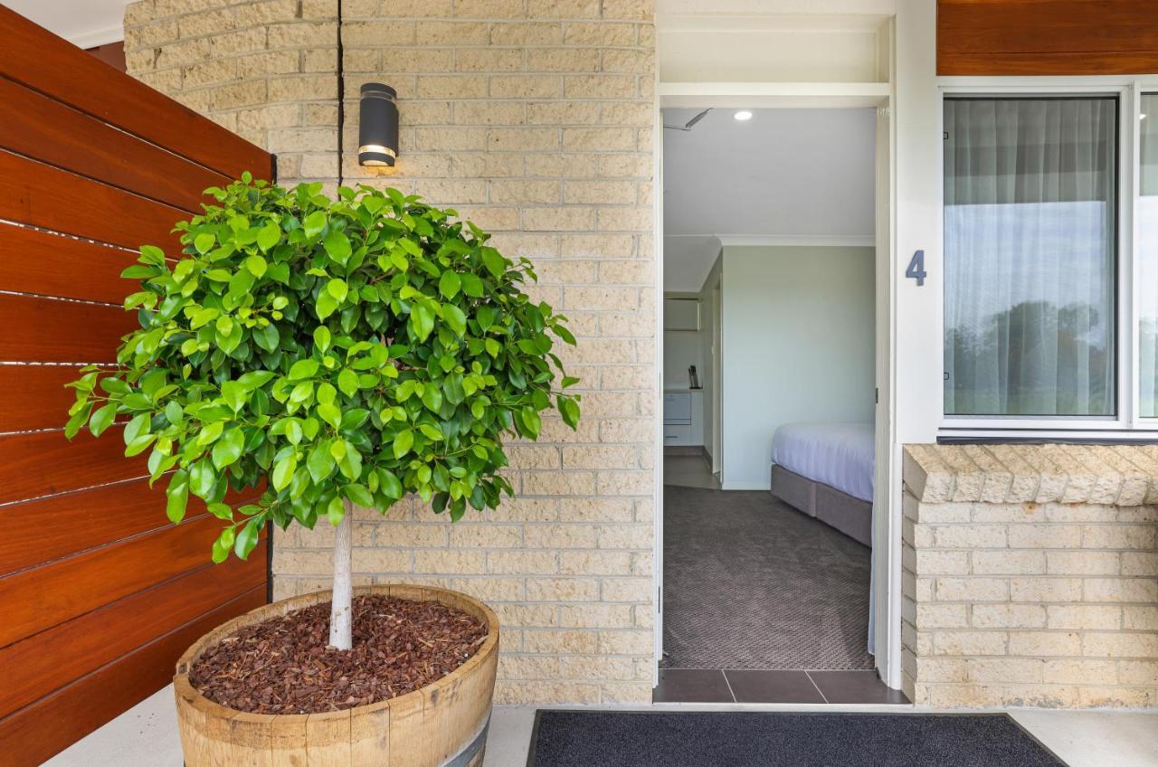 The Duck Inn Apartments タムワース エクステリア 写真