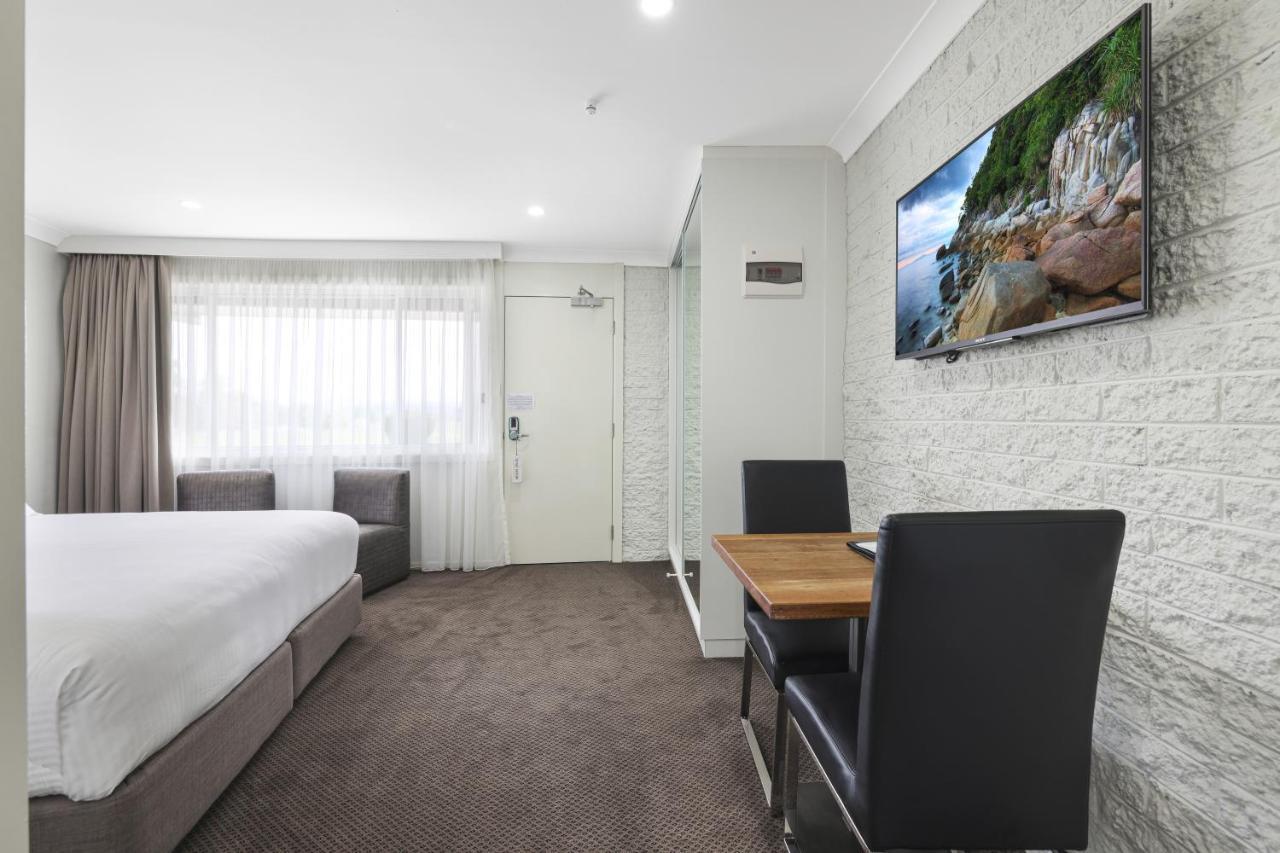 The Duck Inn Apartments タムワース エクステリア 写真