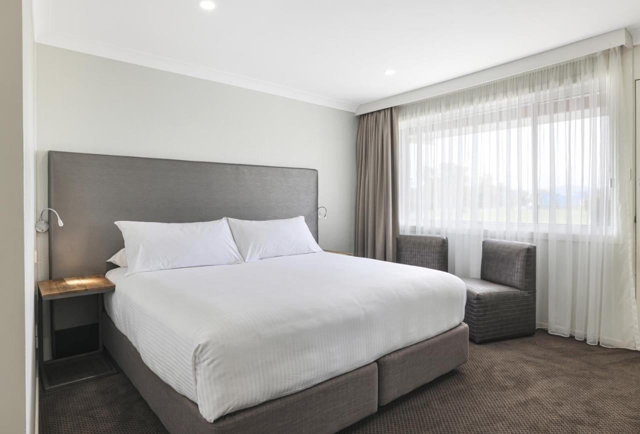 The Duck Inn Apartments タムワース エクステリア 写真