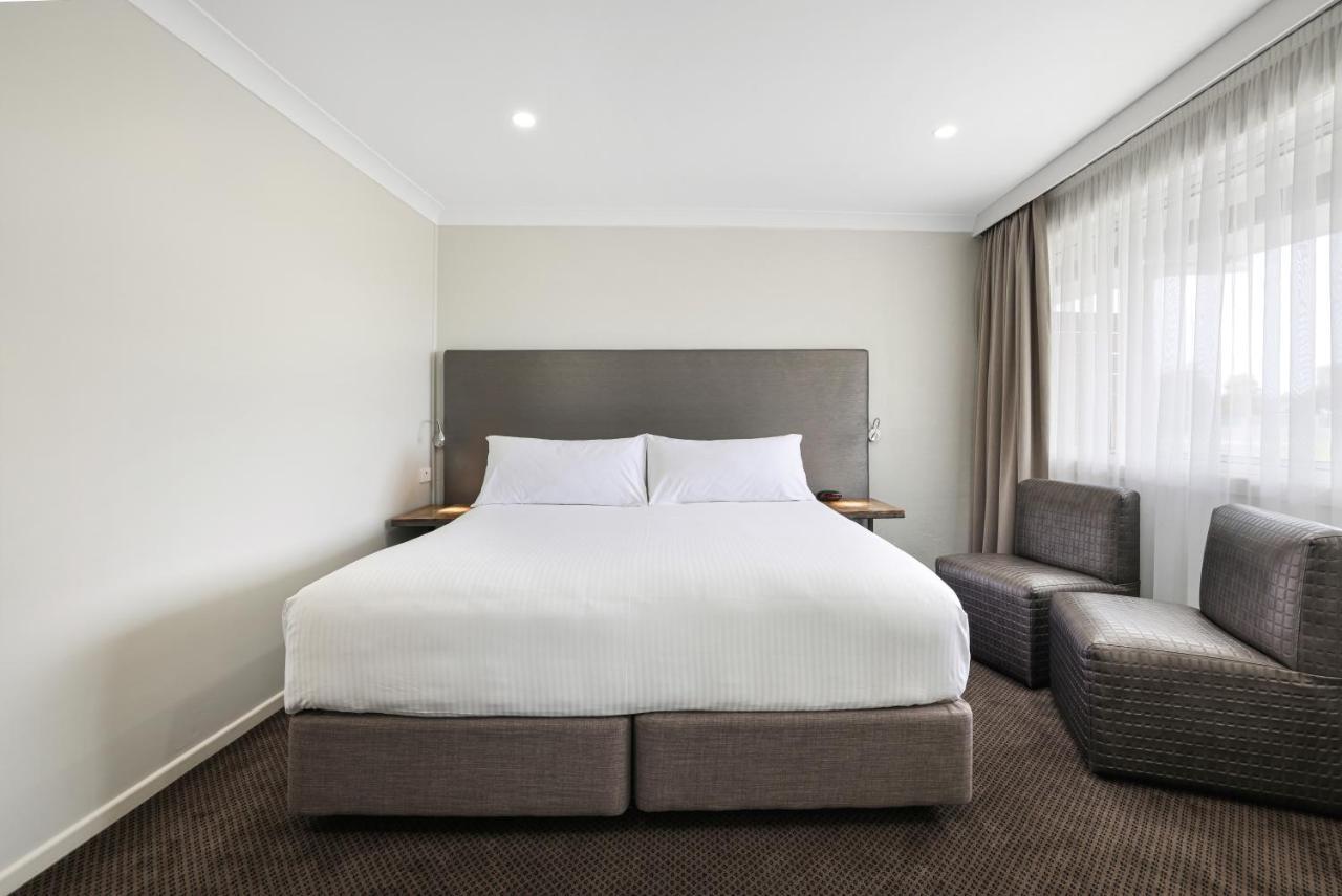The Duck Inn Apartments タムワース エクステリア 写真